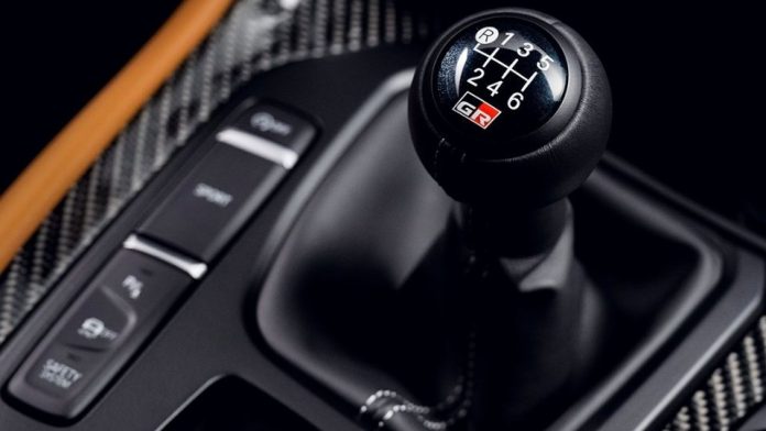 consejos-para-manejar-un-auto-estandar