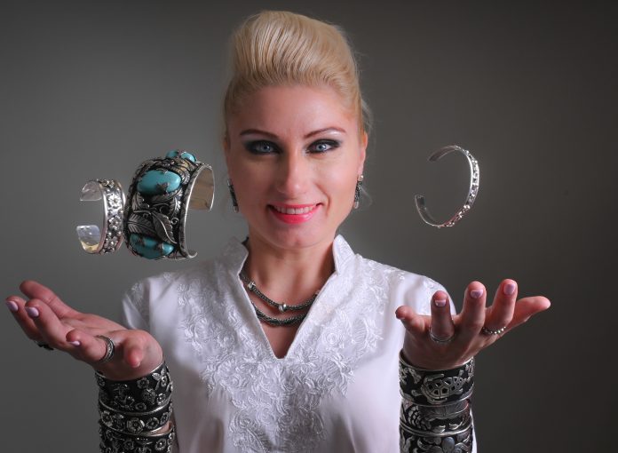 PLATA, PASIÓN Y PATRIMONIO: EL MUNDO DE LOS MAESTROS PLATEROS